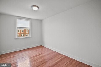 1051 Oakwood Dr in Glenolden, PA - Building Photo - Building Photo