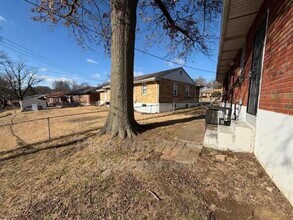 1110 Jennings Station Rd in St. Louis, MO - Foto de edificio - Building Photo