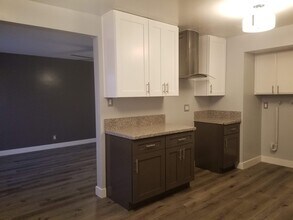 1405 in Long Beach, CA - Building Photo - Interior Photo