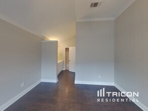 5911 Inks Lake Dr in Arlington, TX - Building Photo - Building Photo