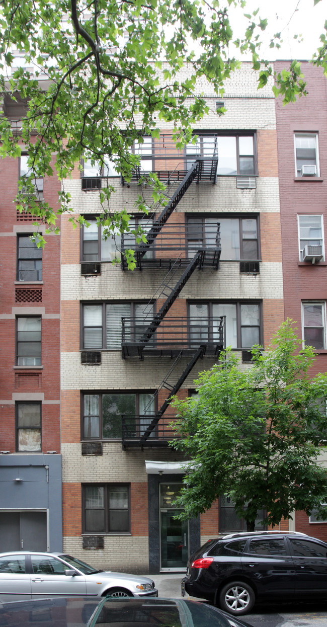 332 E 73rd St in New York, NY - Foto de edificio - Building Photo