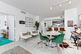 550 Okeechobee Blvd in West Palm Beach, FL - Foto de edificio - Building Photo