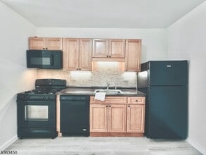 39 Glenridge Ave in Montclair, NJ - Building Photo - Building Photo