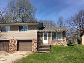 504 Red Bud Ln in Troy, IL - Building Photo