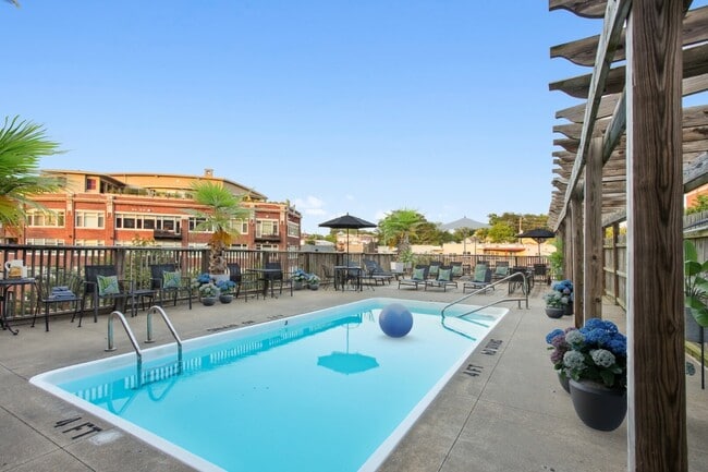 Luxe at Union Hill in Kansas City, MO - Building Photo - Building Photo