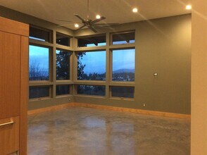 4214 Carol Ann Ct in Anacortes, WA - Foto de edificio - Building Photo