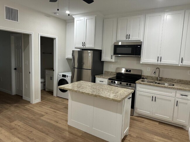 210 Pierce St in Del Rio, TX - Building Photo - Building Photo