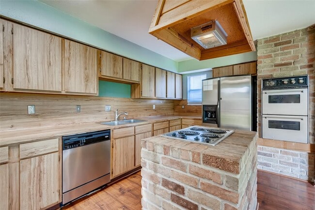 property at 946 Mesa Terrace Dr