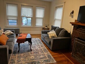 63 Pinckney St, Unit #3 in Somerville, MA - Building Photo - Building Photo