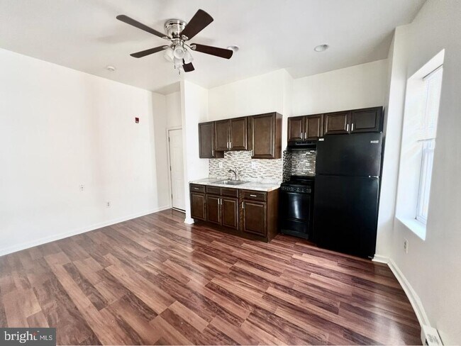2106 E Chelten Ave in Philadelphia, PA - Building Photo - Building Photo