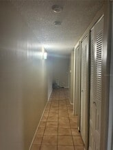 7193 E Bank Dr in Tampa, FL - Building Photo - Building Photo