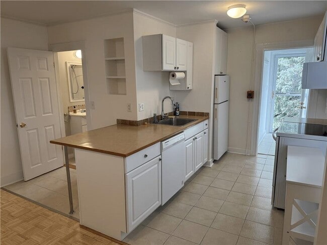 property at 5 Whitwell Ave