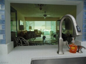 1700 Pine Valley Dr in Ft. Myers, FL - Foto de edificio - Building Photo