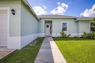 1150 SE Sabina Ln in Port St. Lucie, FL - Building Photo - Building Photo