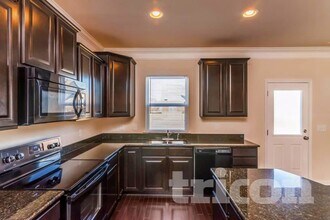 1040 Merrick Rd in Hendersonville, TN - Foto de edificio - Building Photo