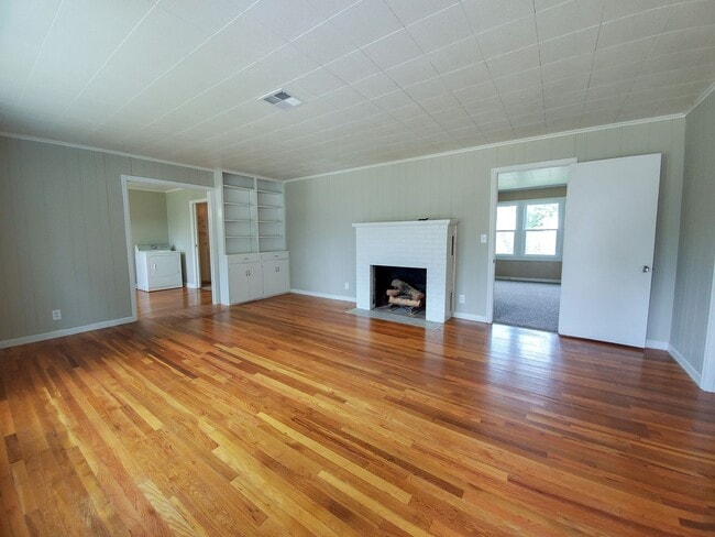 property at 118 W Franklin St