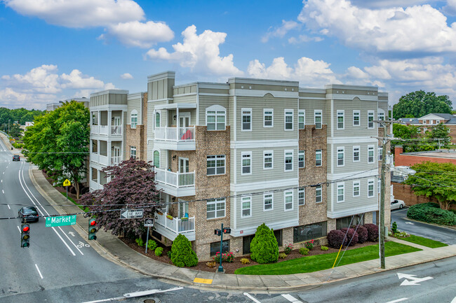 Arbor House Condominiums in Greensboro, NC - Building Photo - Building Photo