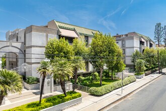 Encino Spa East in Encino, CA - Building Photo - Building Photo