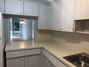 698 NE Spanish River Blvd in Boca Raton, FL - Foto de edificio - Building Photo