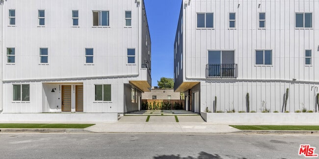 5048 Cleon Ave in Los Angeles, CA - Building Photo - Building Photo