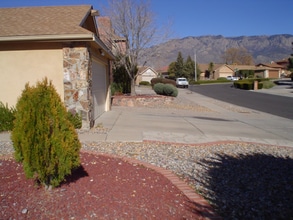 5501 Vista Sandia NE in Albuquerque, NM - Building Photo - Building Photo