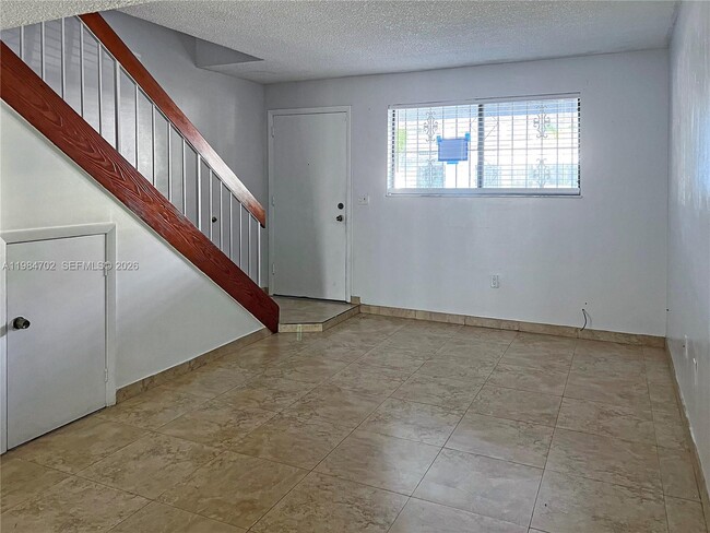 5447 W 22nd Ct in Hialeah, FL - Building Photo - Building Photo