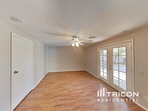 2308 N Arrowhead Dr in Chandler, AZ - Foto de edificio - Building Photo
