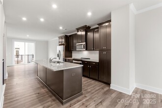 1011 Kokomo Ln in Charlotte, NC - Building Photo - Building Photo