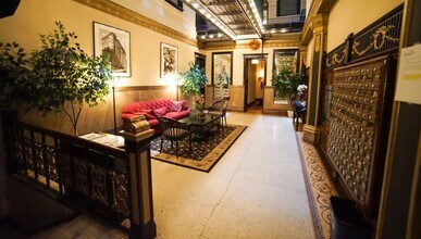 2800 N Pine Grove Ave in Chicago, IL - Building Photo - Building Photo