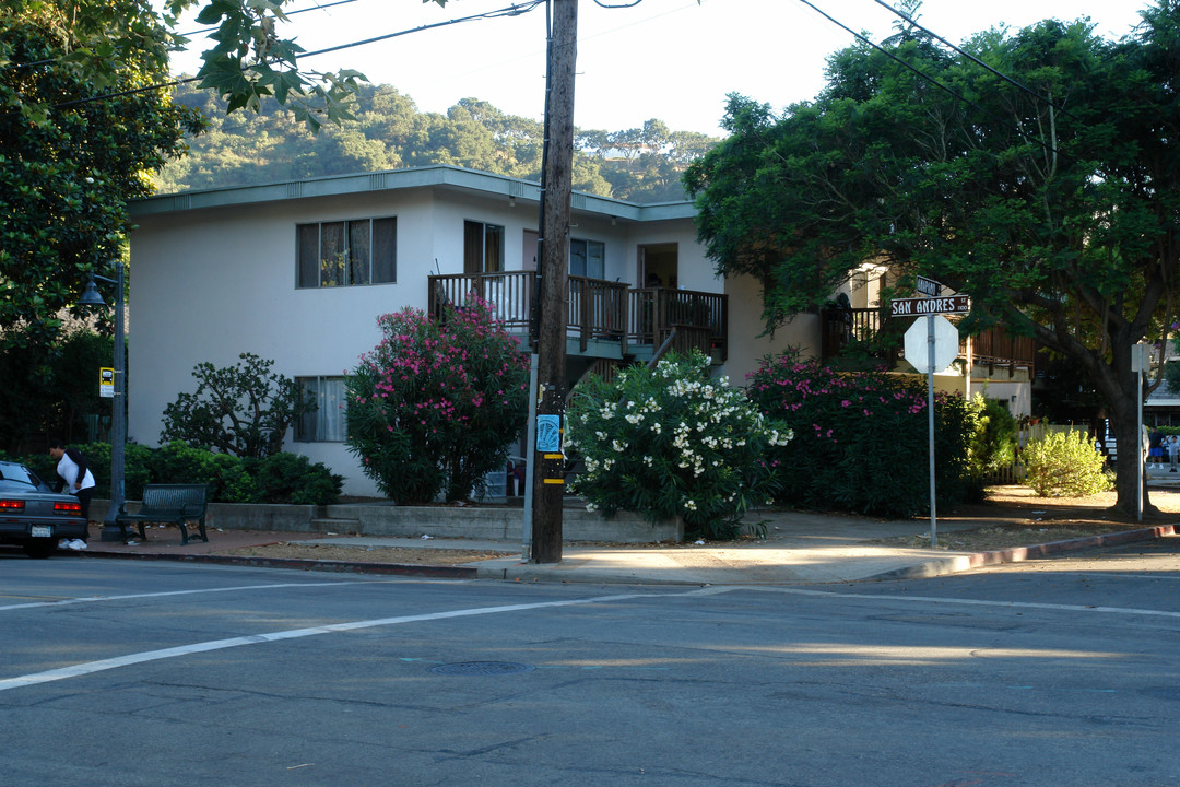 1135 San Andres St in Santa Barbara, CA - Foto de edificio