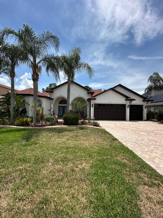 10724 Cory Lake Dr in Tampa, FL - Building Photo