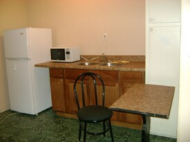 1921 Cotten in Tyler, TX - Building Photo