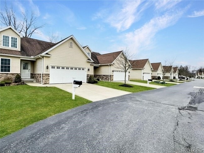 27 Campbell Meadows in Getzville, NY - Building Photo - Building Photo