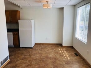 608 1st Ave NW in Minot, ND - Building Photo - Building Photo