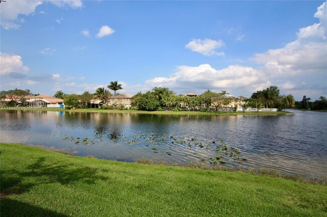 3728 San Simeon Cir in Weston, FL - Foto de edificio - Building Photo