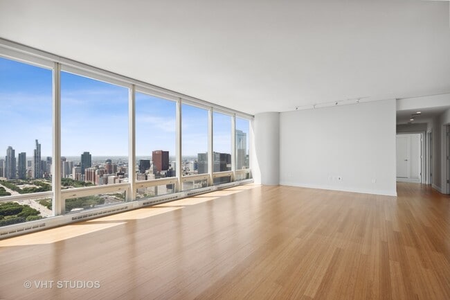 340 E Randolph St in Chicago, IL - Building Photo - Building Photo