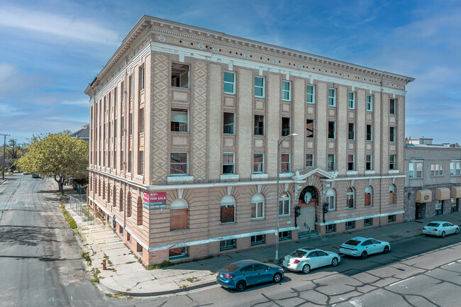 Mayfair Apartments in Stockton, CA - Foto de edificio - Primary Photo