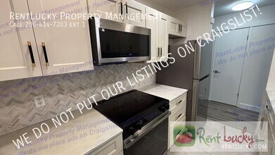 11357 SE 212th Ln in Kent, WA - Building Photo - Building Photo