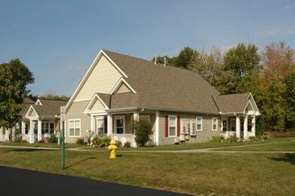 Tods Crossing in Warren, OH - Foto de edificio - Building Photo