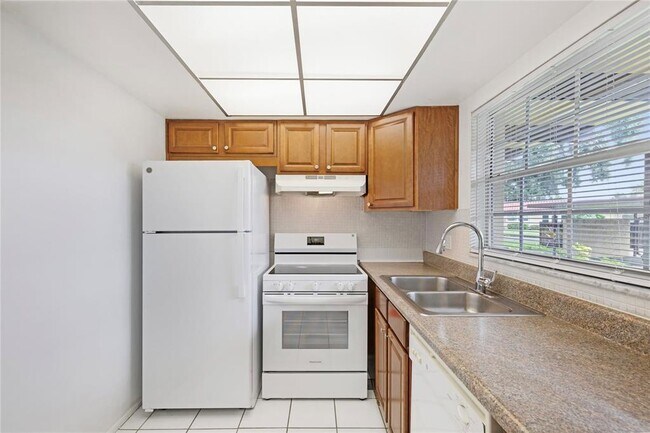 1701 Pinehurst Rd in Dunedin, FL - Building Photo - Building Photo