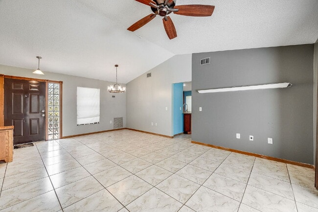 154 Cinnamon Lake Cir in Melbourne, FL - Building Photo - Building Photo