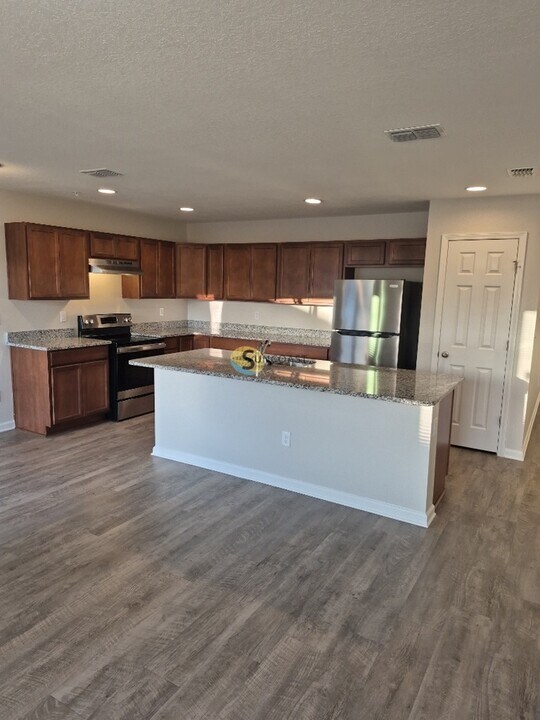 9249 Western Way in Jacksonville, FL - Building Photo