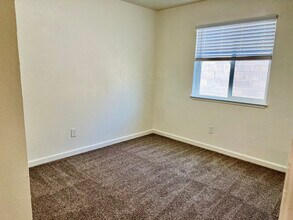 29 Black Pine Way in Oakdale, CA - Building Photo - Building Photo