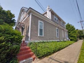 2127 Grinstead Dr in Louisville, KY - Building Photo - Building Photo