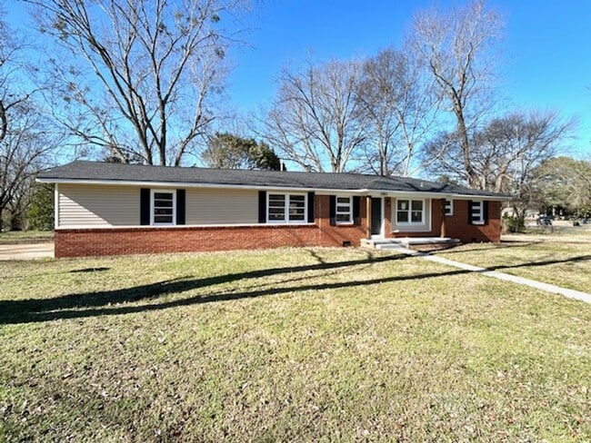 property at 3001 Boswell Dr NW