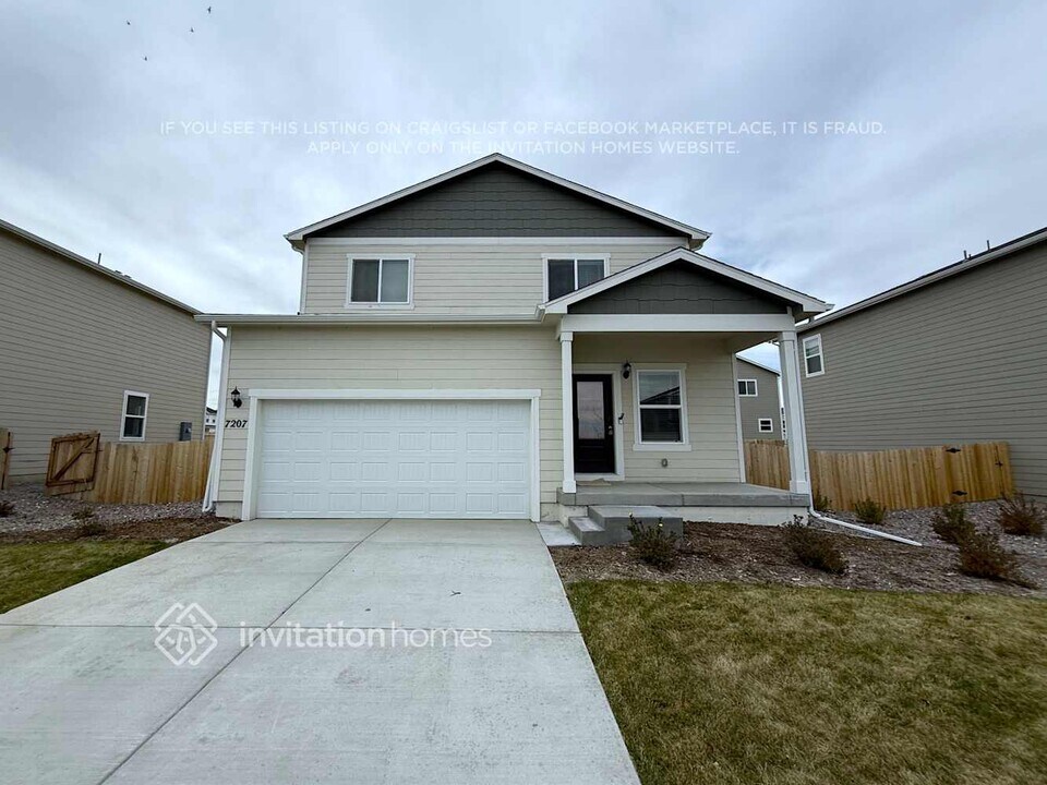 7207 Dolores Ave in Frederick, CO - Foto de edificio