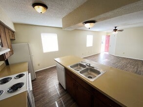 Ridgecrest Apartments in Amarillo, TX - Building Photo - Building Photo