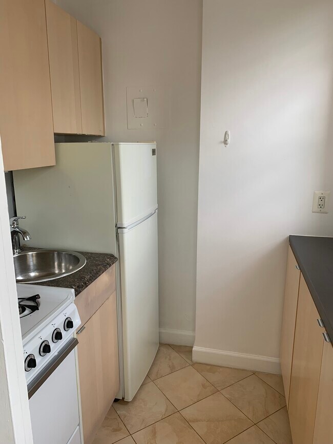 1111 Arlington, Unit 914 in Arlington, VA - Foto de edificio - Building Photo
