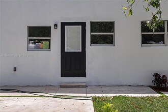 1046 Jann Ave in Opa Locka, FL - Building Photo - Building Photo