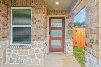 1940 Velvet Oak Ln in Conroe, TX - Foto de edificio - Building Photo